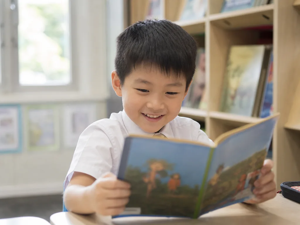 小学生读英文故事书