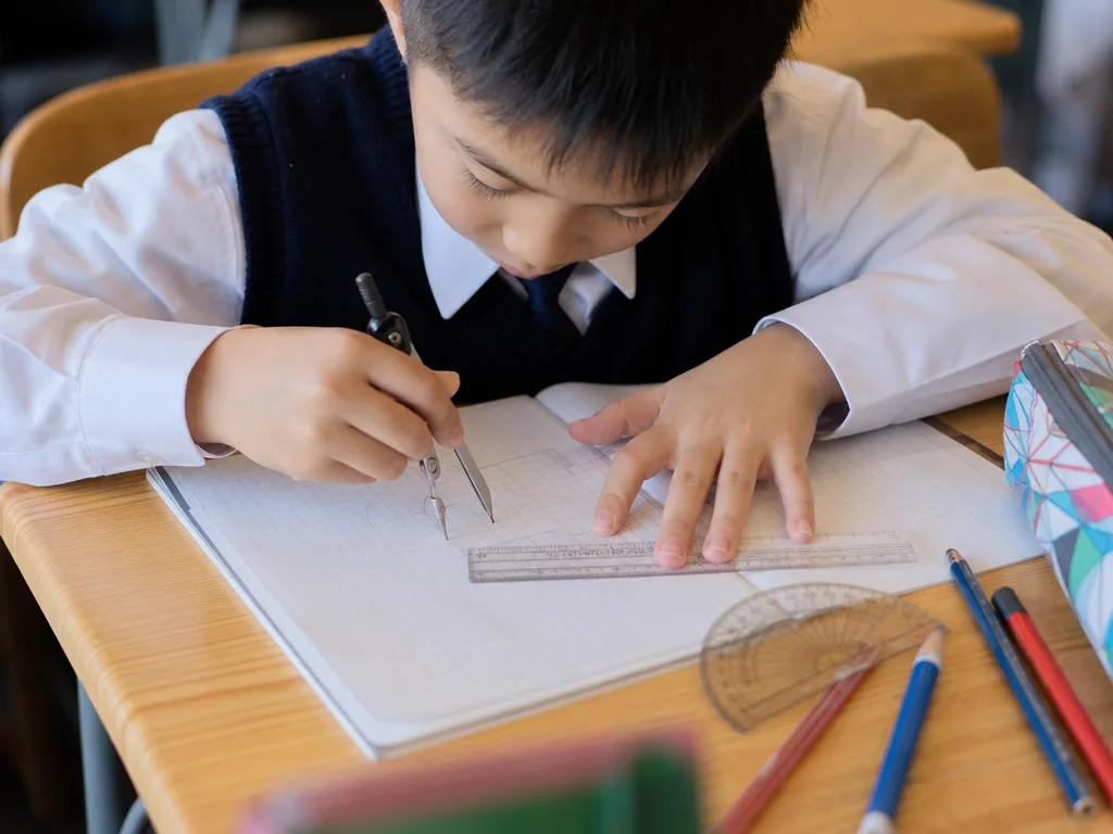 小学生用尺规画几何图形