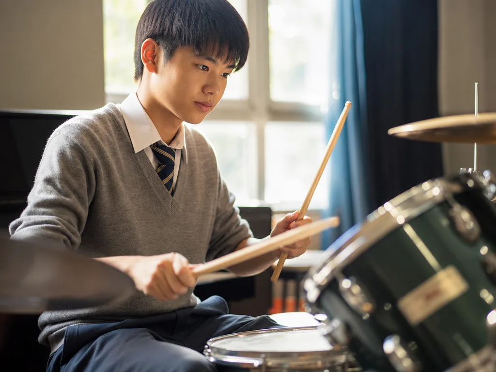 Drum: Complete Overview, History and Learning Guide 5 Drummer performing on a drum kit